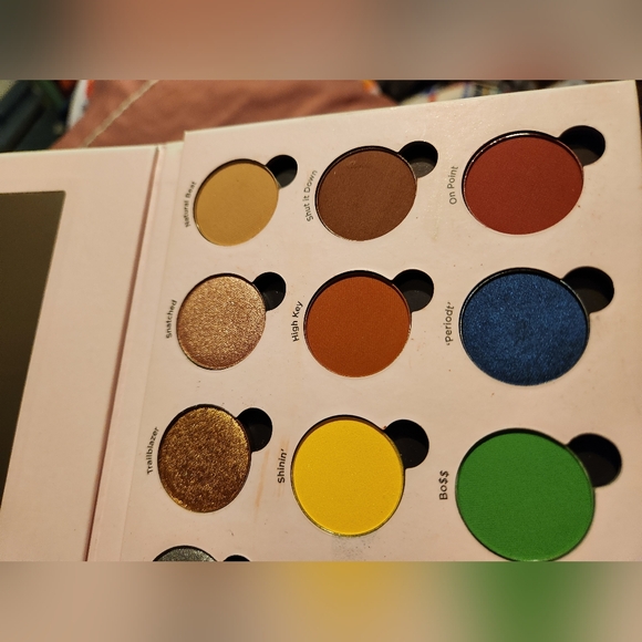 ESSENCE x Ulta Beauty Girls United Eyeshadow Palette - Picture 9 of 12